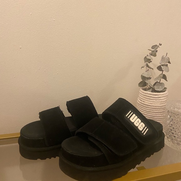 Ugg Greer Slide like new! Suede, Ugg logo, black, size 5, great with any outfit! - Picture 7 of 8